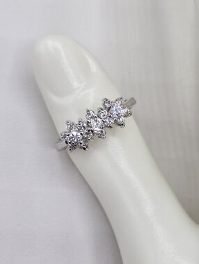 Swarovski Crystal Elements Silver Floral Ring Clear Flower Size 8.75 Prom Bridal